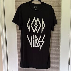 Black Graphic T-Shirt with 'Good Vibes' Print